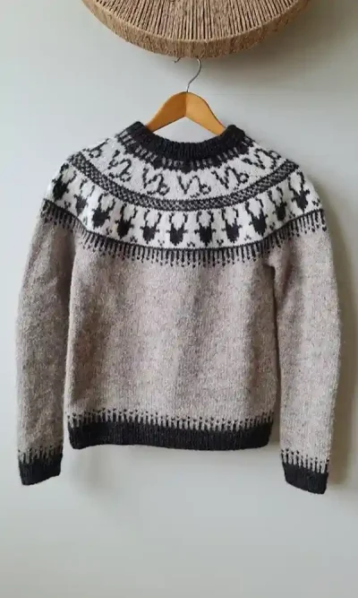 Capricorn, knitting pattern for Icelandic wool sweater, design by Rakel @ Lopamunstur