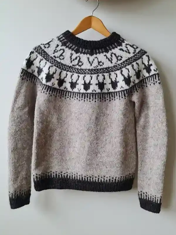 Capricorn, knitting pattern for Icelandic wool sweater, design by Rakel @ Lopamunstur