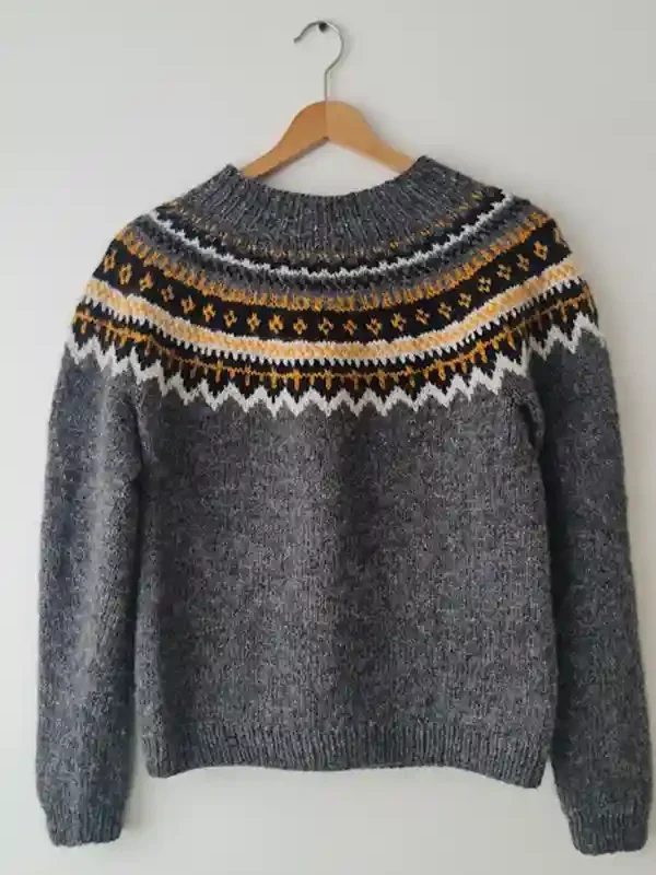 Brotabrot wool sweater pattern by Knitter from Iceland