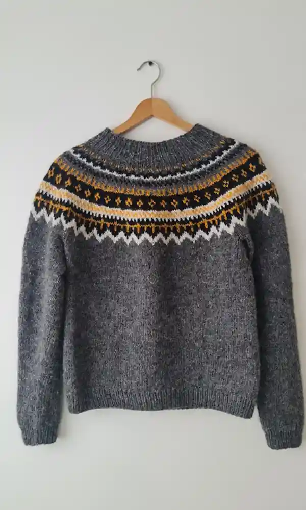 Brotabrot wool sweater pattern by Knitter from Iceland